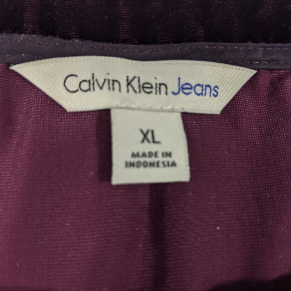 Gorgeous plum velvet top - Picture 2 of 4